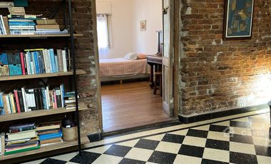 Exc. PH de 3 Amb. Amplios en PB, al Frente con Patio, Quincho y Parrilla