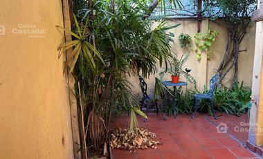 Exc. PH de 3 Amb. Amplios en PB, al Frente con Patio, Quincho y Parrilla