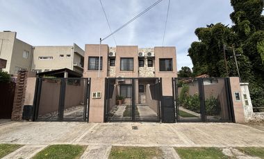 Duplex en venta actualizado en Escobar con PATIO, PARRILLA Y COCHERA