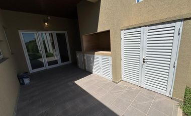 Casa en PH en venta en Barrio Lomas del Bosque.