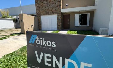 Casa en PH en venta en Barrio Lomas del Bosque.