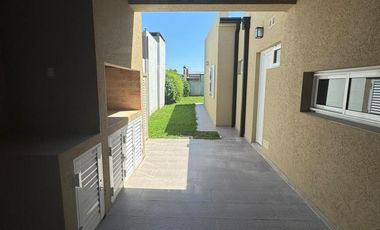 Casa en PH en venta en Barrio Lomas del Bosque.