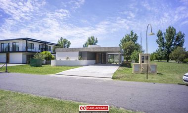 Venta Casa a Estrenar de Lujo La Rinconada Naturaleza Verde Deportes Financiación y Permutas