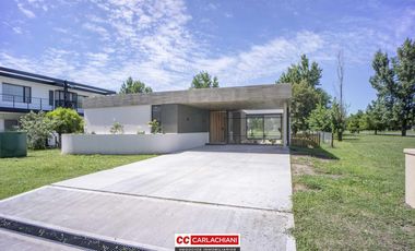 Venta Casa a Estrenar de Lujo La Rinconada Naturaleza Verde Deportes Financiación y Permutas