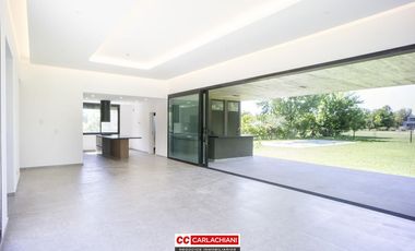 Venta Casa a Estrenar de Lujo La Rinconada Naturaleza Verde Deportes Financiación y Permutas