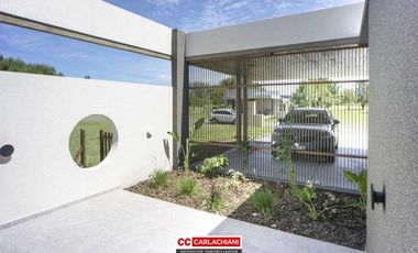 Venta Casa a Estrenar de Lujo La Rinconada Naturaleza Verde Deportes Financiación y Permutas