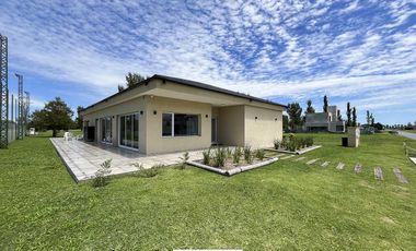 Venta Casa a Estrenar de Lujo La Rinconada Naturaleza Verde Deportes Financiación y Permutas