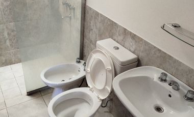 Departamento en alquiler c/ cochera en Villa de las Rosas