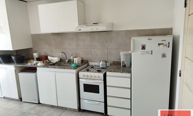 Departamento en alquiler c/ cochera en Villa de las Rosas