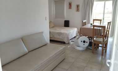 Departamento en alquiler c/ cochera en Villa de las Rosas