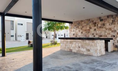 Casa de dos pisos y 3 recamaras en privada residencial en Tixcacal, Merida  Entrega inmediata