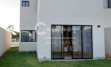 Casa de dos pisos y 3 recamaras en privada residencial en Tixcacal, Merida  Entrega inmediata