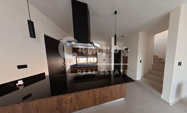 Casa de dos pisos y 2 recamaras en privada residencial en Tixcacal, Merida  Entrega inmediata