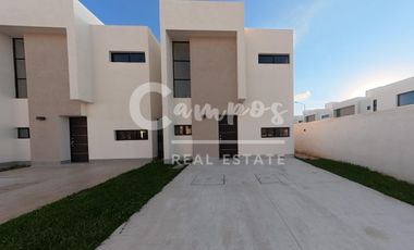 Casa de dos pisos y 2 recamaras en privada residencial en Tixcacal, Merida  Entrega inmediata