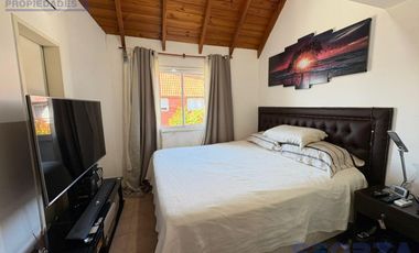 Triplex en San Miguel en barrio con portón con cochera ACEPTA VEHICULO en forma de pago