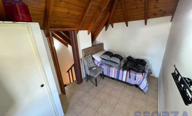 Triplex en San Miguel en barrio con portón con cochera ACEPTA VEHICULO en forma de pago