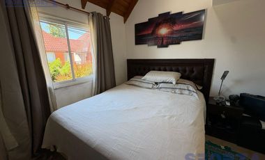 Triplex en San Miguel en barrio con portón con cochera ACEPTA VEHICULO en forma de pago