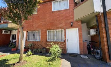 Triplex en San Miguel en barrio con portón con cochera ACEPTA VEHICULO en forma de pago