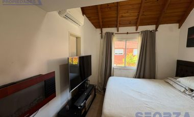 Triplex en San Miguel en barrio con portón con cochera ACEPTA VEHICULO en forma de pago