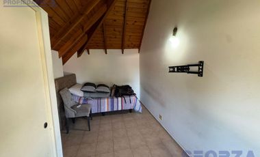 Triplex en San Miguel en barrio con portón con cochera ACEPTA VEHICULO en forma de pago