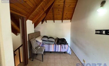 Triplex en San Miguel en barrio con portón con cochera ACEPTA VEHICULO en forma de pago