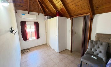 Triplex en San Miguel en barrio con portón con cochera ACEPTA VEHICULO en forma de pago