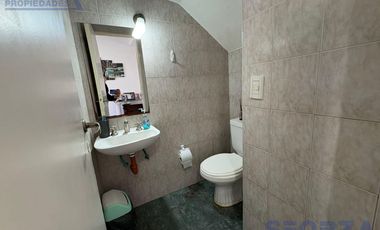 Triplex en San Miguel en barrio con portón con cochera ACEPTA VEHICULO en forma de pago