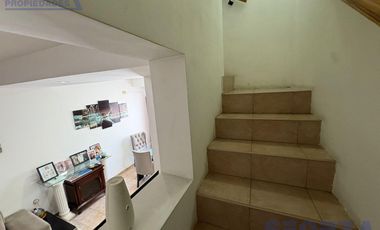 Triplex en San Miguel en barrio con portón con cochera ACEPTA VEHICULO en forma de pago