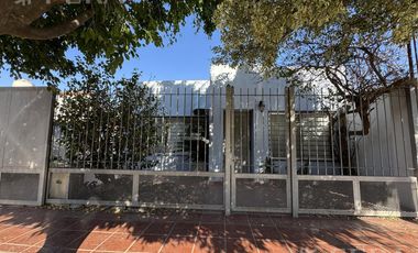 Venta casa 5 ambientes con cochera y quincho en Quilmes