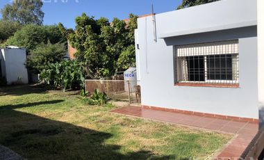 Venta casa 5 ambientes con cochera y quincho en Quilmes