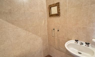 Venta casa 5 ambientes con cochera y quincho en Quilmes