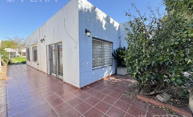 Venta casa 5 ambientes con cochera y quincho en Quilmes