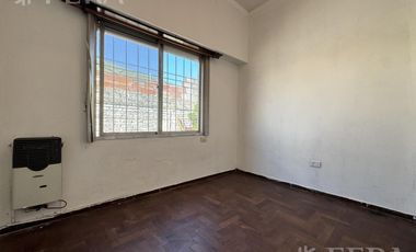 Venta casa 5 ambientes con cochera y quincho en Quilmes