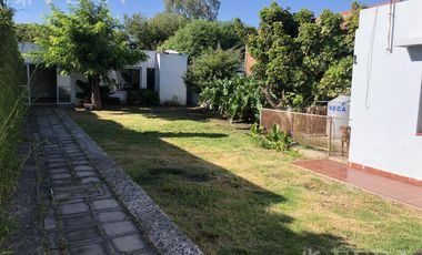 Venta casa 5 ambientes con cochera y quincho en Quilmes