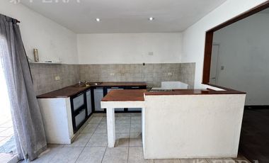 Venta casa 5 ambientes con cochera y quincho en Quilmes