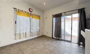 Venta casa 5 ambientes con cochera y quincho en Quilmes