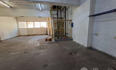 LOCAL EN ALQUILER A METROS DEL MERCADO NORTE - 640 m2 Cubiertos - Ex supermercado