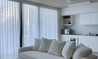 Venta departamento en dúplex de 3 ambientes con jardín y parrilla