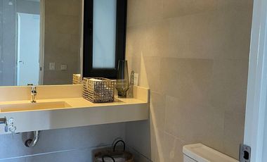 Venta departamento en dúplex de 3 ambientes con jardín y parrilla