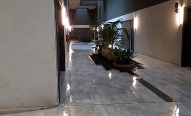 Venta departamento en dúplex de 3 ambientes con jardín y parrilla