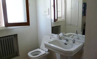 Casa en venta  City Bell amplio parque pileta 4 dormitorios