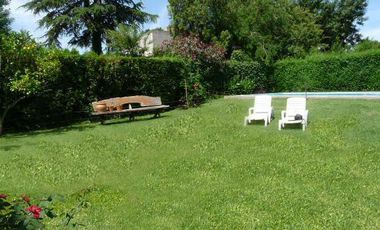 Casa en venta  City Bell amplio parque pileta 4 dormitorios