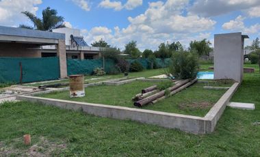 PARA APROVECHAR!! TERRENO CON PILETA   CIMIENTOS   BAÑO EN LAS TARDES!!