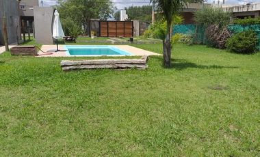 PARA APROVECHAR!! TERRENO CON PILETA   CIMIENTOS   BAÑO EN LAS TARDES!!