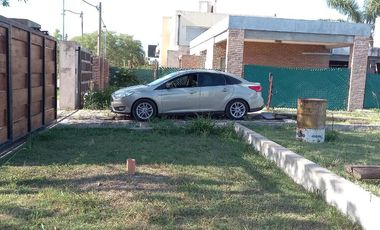 PARA APROVECHAR!! TERRENO CON PILETA   CIMIENTOS   BAÑO EN LAS TARDES!!