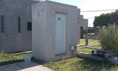 PARA APROVECHAR!! TERRENO CON PILETA   CIMIENTOS   BAÑO EN LAS TARDES!!