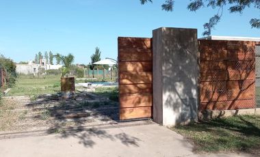 PARA APROVECHAR!! TERRENO CON PILETA   CIMIENTOS   BAÑO EN LAS TARDES!!