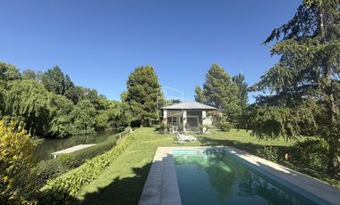 Venta - Casa Quinta con Pileta y costa de Río - Paso Cordova - C063