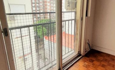 Vicente López - Amplio departamento de 2 amb con Balcón francés!!