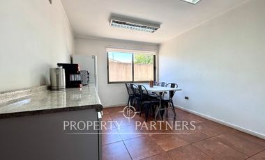 Casa mediterránea uso residencial u oficina en Huertos Familiares